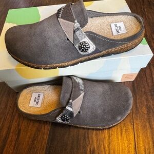Earth Origins Eloise Warm Lined Grey Suede Clog Size 9.5  NEW IN BOX